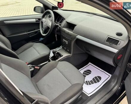 Черный Опель Астра, объемом двигателя 1.6 л и пробегом 229 тыс. км за 4900 $, фото 11 на Automoto.ua