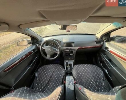 Черный Опель Астра, объемом двигателя 1.7 л и пробегом 440 тыс. км за 3150 $, фото 6 на Automoto.ua