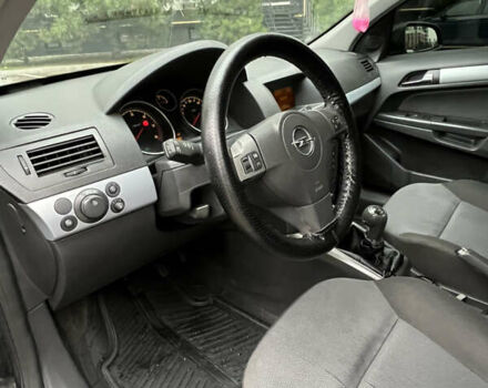 Черный Опель Астра, объемом двигателя 1.7 л и пробегом 330 тыс. км за 5200 $, фото 15 на Automoto.ua