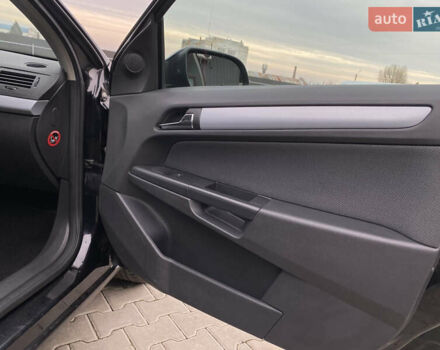 Черный Опель Астра, объемом двигателя 1.6 л и пробегом 231 тыс. км за 4800 $, фото 30 на Automoto.ua