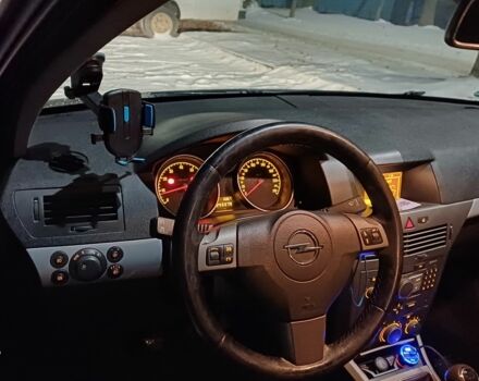 Черный Опель Астра, объемом двигателя 1.6 л и пробегом 243 тыс. км за 5498 $, фото 3 на Automoto.ua