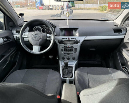 Черный Опель Астра, объемом двигателя 1.69 л и пробегом 420 тыс. км за 5500 $, фото 5 на Automoto.ua