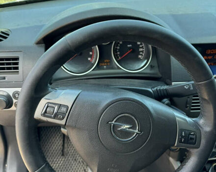 Черный Опель Астра, объемом двигателя 1.6 л и пробегом 248 тыс. км за 5200 $, фото 6 на Automoto.ua