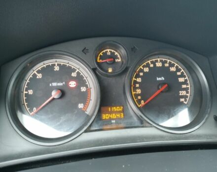 Черный Опель Астра, объемом двигателя 1.2 л и пробегом 300 тыс. км за 3800 $, фото 1 на Automoto.ua