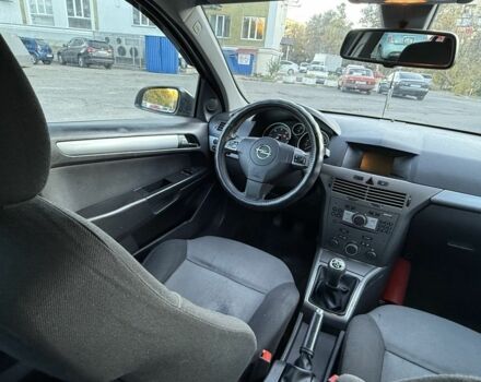 Черный Опель Астра, объемом двигателя 1.7 л и пробегом 230 тыс. км за 3999 $, фото 4 на Automoto.ua