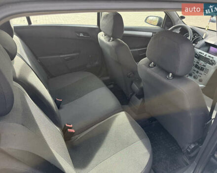 Черный Опель Астра, объемом двигателя 1.69 л и пробегом 420 тыс. км за 5500 $, фото 7 на Automoto.ua