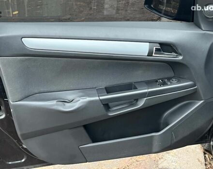 Черный Опель Астра, объемом двигателя 1.6 л и пробегом 340 тыс. км за 5140 $, фото 24 на Automoto.ua