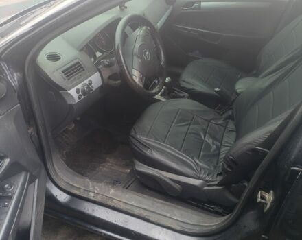 Черный Опель Астра, объемом двигателя 1.7 л и пробегом 380 тыс. км за 4900 $, фото 6 на Automoto.ua