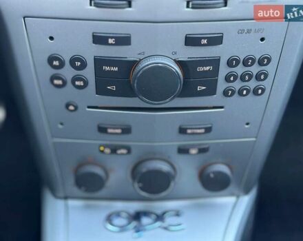 Черный Опель Астра, объемом двигателя 1.6 л и пробегом 196 тыс. км за 4850 $, фото 16 на Automoto.ua