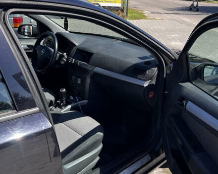 Черный Опель Астра, объемом двигателя 1.6 л и пробегом 270 тыс. км за 4200 $, фото 4 на Automoto.ua