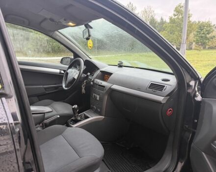 Черный Опель Астра, объемом двигателя 1.9 л и пробегом 300 тыс. км за 1750 $, фото 4 на Automoto.ua