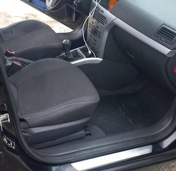 Черный Опель Астра, объемом двигателя 1.8 л и пробегом 260 тыс. км за 5200 $, фото 37 на Automoto.ua