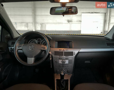 Черный Опель Астра, объемом двигателя 1.6 л и пробегом 207 тыс. км за 4999 $, фото 36 на Automoto.ua