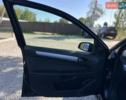 Черный Опель Астра, объемом двигателя 1.6 л и пробегом 241 тыс. км за 5700 $, фото 22 на Automoto.ua