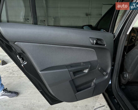 Черный Опель Астра, объемом двигателя 1.6 л и пробегом 207 тыс. км за 4999 $, фото 21 на Automoto.ua