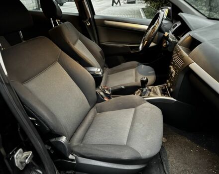 Черный Опель Астра, объемом двигателя 1.9 л и пробегом 311 тыс. км за 2930 $, фото 7 на Automoto.ua