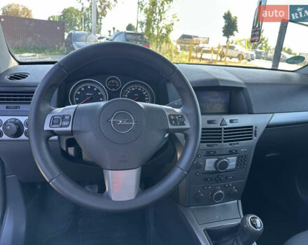 Черный Опель Астра, объемом двигателя 1.6 л и пробегом 241 тыс. км за 5700 $, фото 30 на Automoto.ua