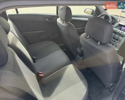 Черный Опель Астра, объемом двигателя 1.69 л и пробегом 420 тыс. км за 5500 $, фото 8 на Automoto.ua