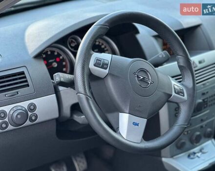 Черный Опель Астра, объемом двигателя 1.6 л и пробегом 196 тыс. км за 4850 $, фото 23 на Automoto.ua