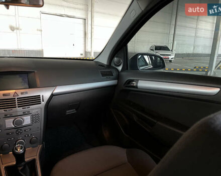 Черный Опель Астра, объемом двигателя 1.6 л и пробегом 207 тыс. км за 4999 $, фото 35 на Automoto.ua