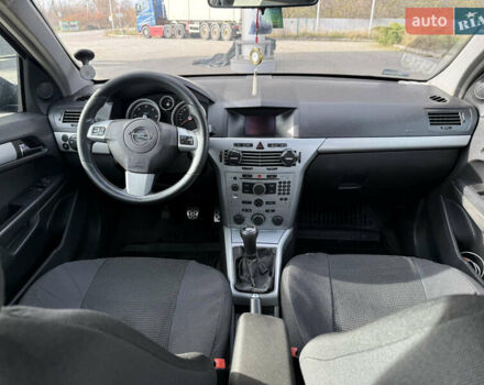 Черный Опель Астра, объемом двигателя 1.69 л и пробегом 420 тыс. км за 5500 $, фото 11 на Automoto.ua