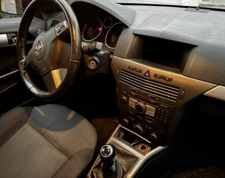 Черный Опель Астра, объемом двигателя 1.9 л и пробегом 311 тыс. км за 2930 $, фото 8 на Automoto.ua