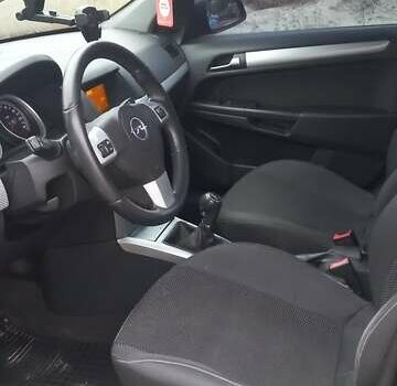 Черный Опель Астра, объемом двигателя 1.8 л и пробегом 260 тыс. км за 5200 $, фото 35 на Automoto.ua