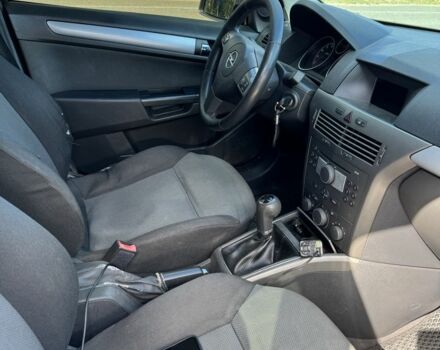 Черный Опель Астра, объемом двигателя 1.6 л и пробегом 248 тыс. км за 5200 $, фото 7 на Automoto.ua