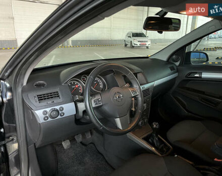 Черный Опель Астра, объемом двигателя 1.6 л и пробегом 207 тыс. км за 4999 $, фото 18 на Automoto.ua