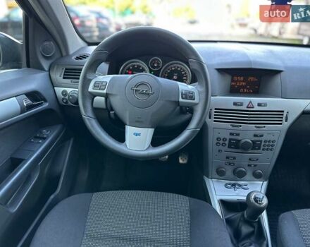 Черный Опель Астра, объемом двигателя 1.6 л и пробегом 196 тыс. км за 4850 $, фото 11 на Automoto.ua