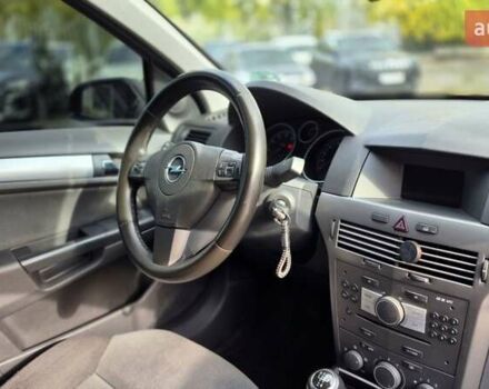 Черный Опель Астра, объемом двигателя 1.6 л и пробегом 264 тыс. км за 4700 $, фото 4 на Automoto.ua