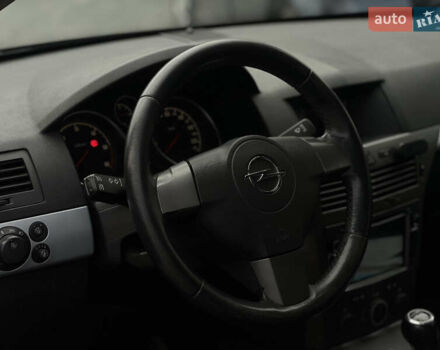 Чорний Опель Астра, об'ємом двигуна 1.91 л та пробігом 216 тис. км за 5250 $, фото 6 на Automoto.ua