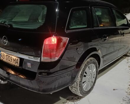 Черный Опель Астра, объемом двигателя 1.6 л и пробегом 243 тыс. км за 5498 $, фото 4 на Automoto.ua