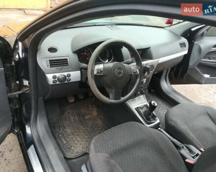 Черный Опель Астра, объемом двигателя 1.3 л и пробегом 163 тыс. км за 4900 $, фото 6 на Automoto.ua