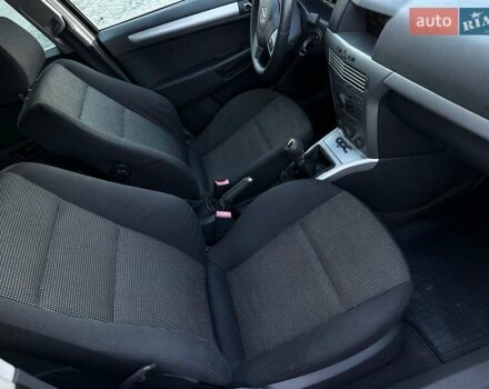 Черный Опель Астра, объемом двигателя 1.6 л и пробегом 196 тыс. км за 4850 $, фото 19 на Automoto.ua