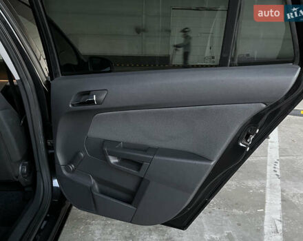 Черный Опель Астра, объемом двигателя 1.6 л и пробегом 207 тыс. км за 4999 $, фото 28 на Automoto.ua