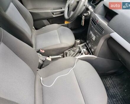 Черный Опель Астра, объемом двигателя 1.3 л и пробегом 268 тыс. км за 4550 $, фото 11 на Automoto.ua