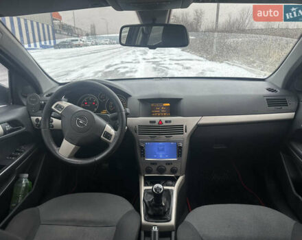 Черный Опель Астра, объемом двигателя 1.9 л и пробегом 370 тыс. км за 4250 $, фото 9 на Automoto.ua