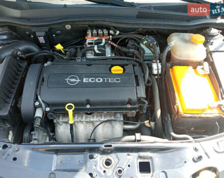 Черный Опель Астра, объемом двигателя 1.6 л и пробегом 250 тыс. км за 5500 $, фото 4 на Automoto.ua