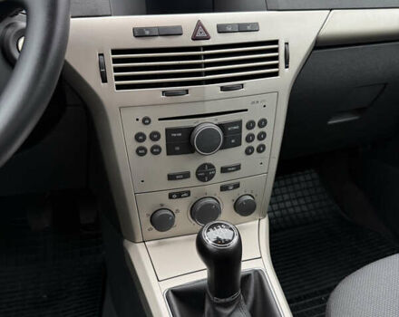 Чорний Опель Астра, об'ємом двигуна 1.6 л та пробігом 251 тис. км за 5200 $, фото 9 на Automoto.ua