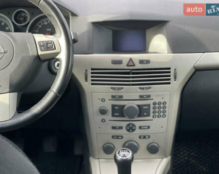 Черный Опель Астра, объемом двигателя 1.6 л и пробегом 239 тыс. км за 5350 $, фото 20 на Automoto.ua