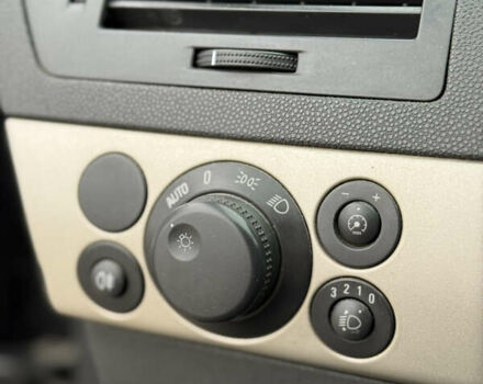 Черный Опель Астра, объемом двигателя 1.7 л и пробегом 230 тыс. км за 4800 $, фото 20 на Automoto.ua