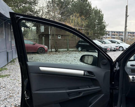 Черный Опель Астра, объемом двигателя 1.6 л и пробегом 208 тыс. км за 5600 $, фото 14 на Automoto.ua