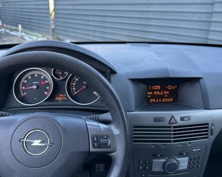 Черный Опель Астра, объемом двигателя 1.6 л и пробегом 228 тыс. км за 4400 $, фото 11 на Automoto.ua