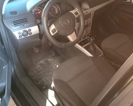 Черный Опель Астра, объемом двигателя 1.6 л и пробегом 180 тыс. км за 4999 $, фото 4 на Automoto.ua