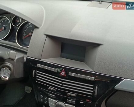Черный Опель Астра, объемом двигателя 1.8 л и пробегом 238 тыс. км за 6050 $, фото 39 на Automoto.ua