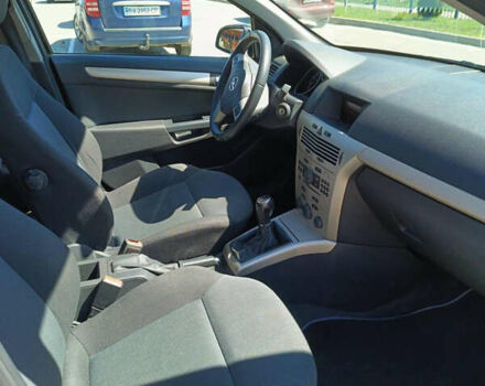 Черный Опель Астра, объемом двигателя 1.6 л и пробегом 230 тыс. км за 4999 $, фото 12 на Automoto.ua