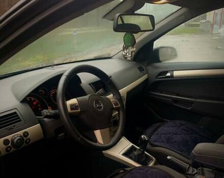 Черный Опель Астра, объемом двигателя 1.6 л и пробегом 221 тыс. км за 4800 $, фото 7 на Automoto.ua