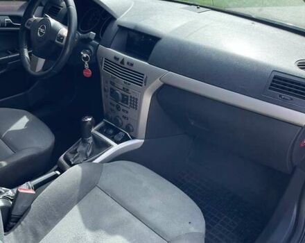 Черный Опель Астра, объемом двигателя 1.91 л и пробегом 242 тыс. км за 4500 $, фото 8 на Automoto.ua