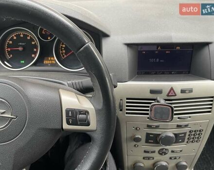 Черный Опель Астра, объемом двигателя 1.6 л и пробегом 255 тыс. км за 3999 $, фото 4 на Automoto.ua